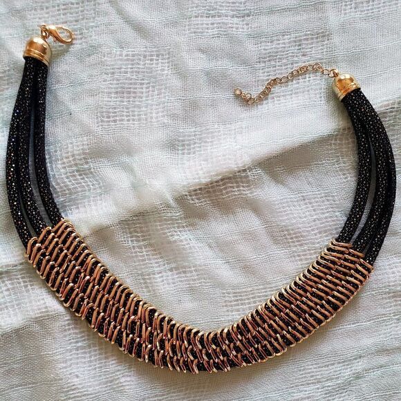 Make a Statement and Sparkle with this Gorgeous Necklace! โจ๐ - Picture 1 of 3